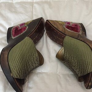 Green Textured Women's Slide Sandals